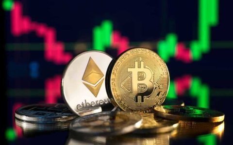 Expert-predicts-major-pullback-for-Bitcoin-and-Ethereum-as-US-recession-looms-1024x683