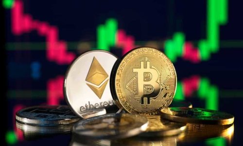 Expert-predicts-major-pullback-for-Bitcoin-and-Ethereum-as-US-recession-looms-1024x683